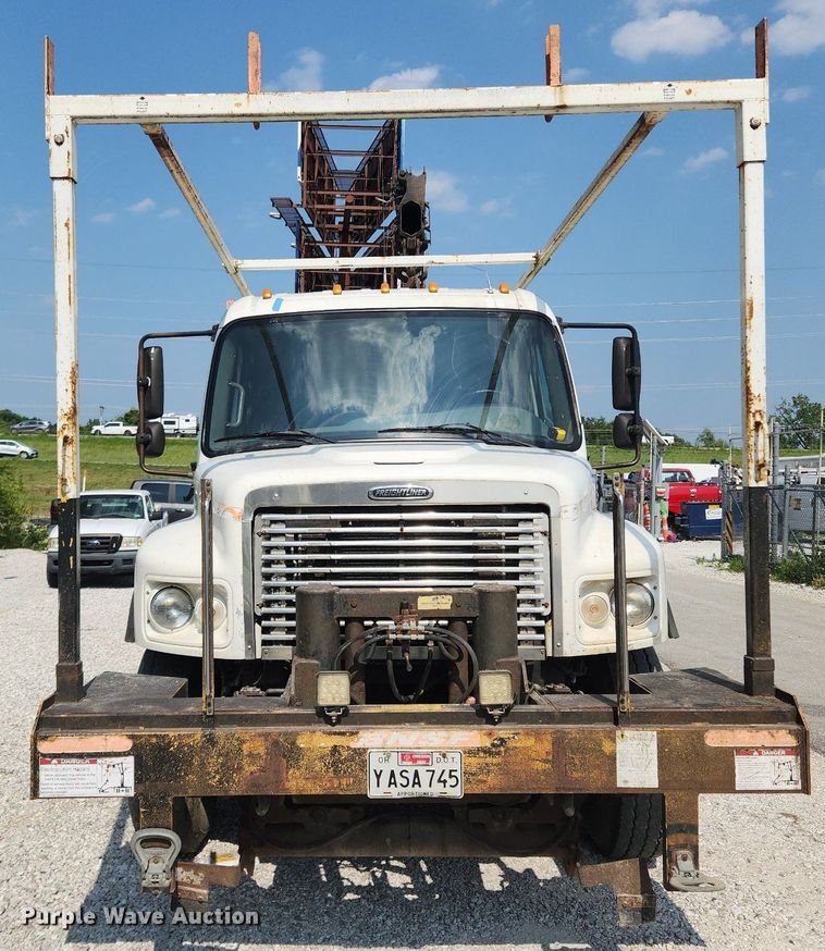 image for item OK9604 2007 Freightliner Business Class M2  crane truck