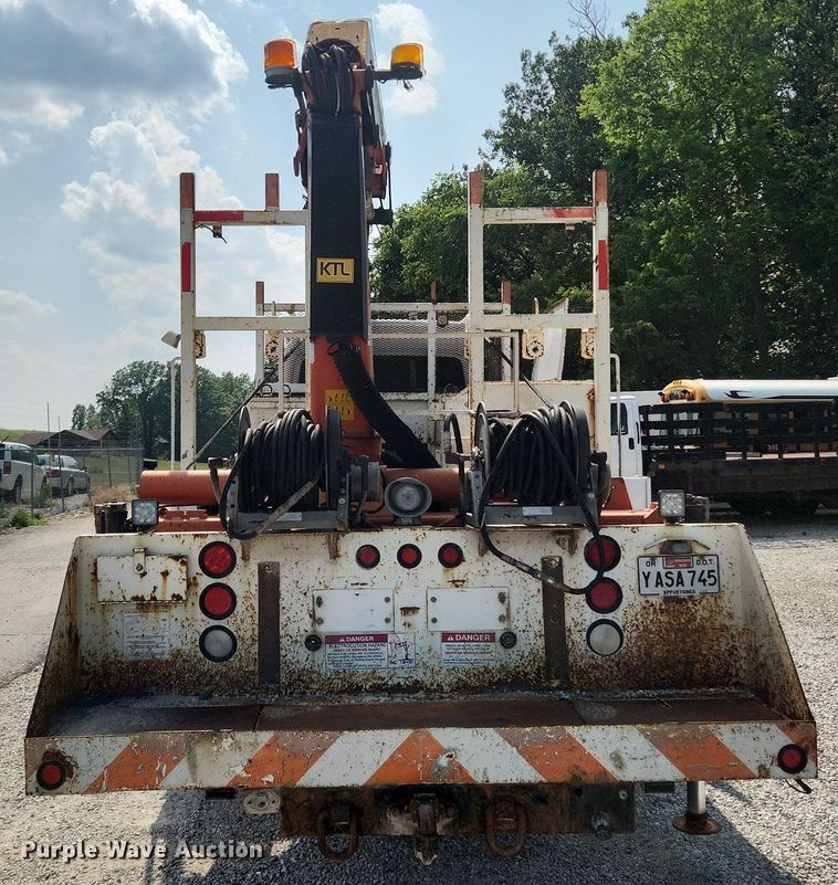 image for item OK9604 2007 Freightliner Business Class M2  crane truck