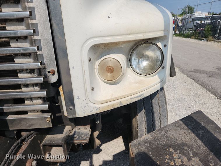 image for item OK9604 2007 Freightliner Business Class M2  crane truck