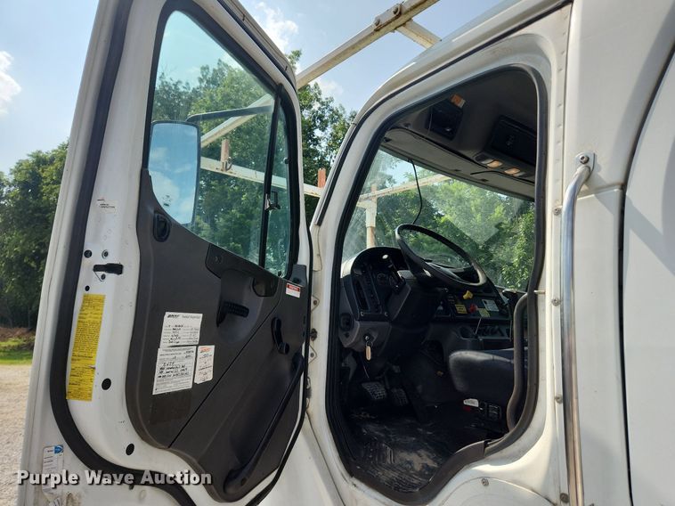 image for item OK9604 2007 Freightliner Business Class M2  crane truck