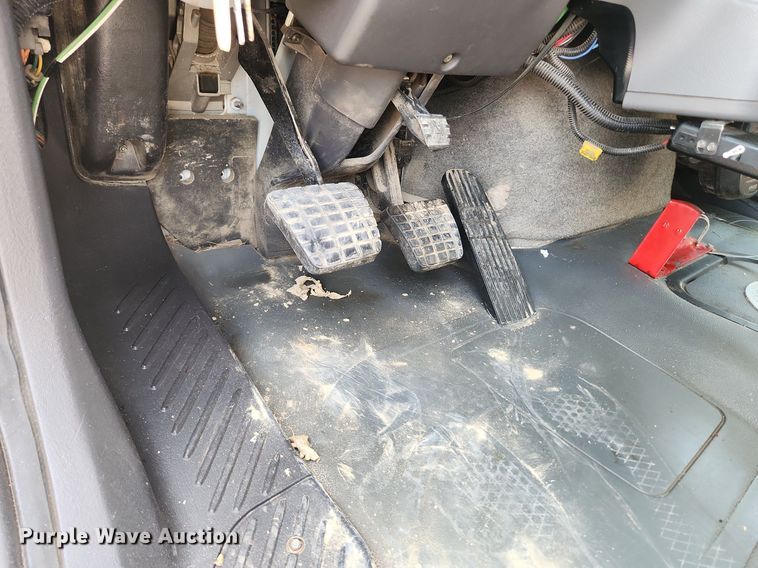 image for item OK9604 2007 Freightliner Business Class M2  crane truck