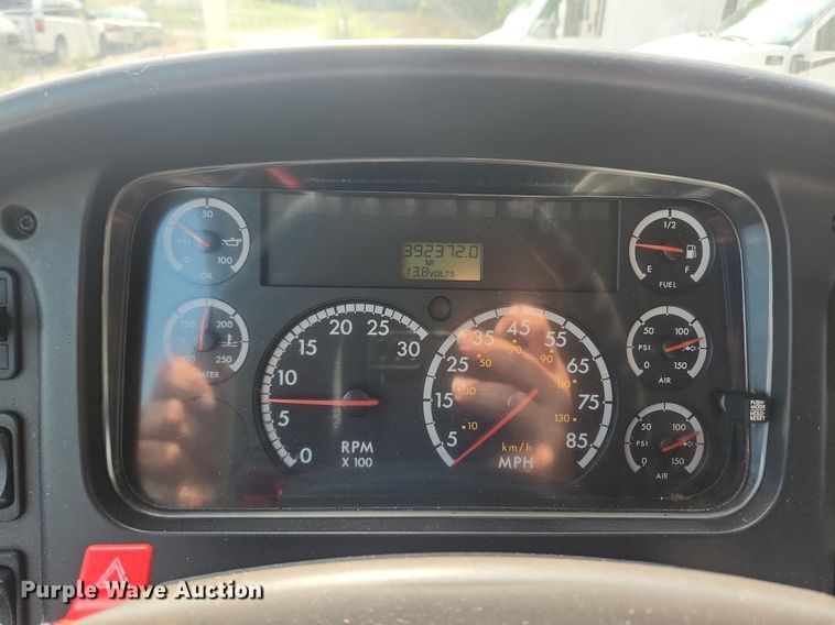 image for item OK9604 2007 Freightliner Business Class M2  crane truck