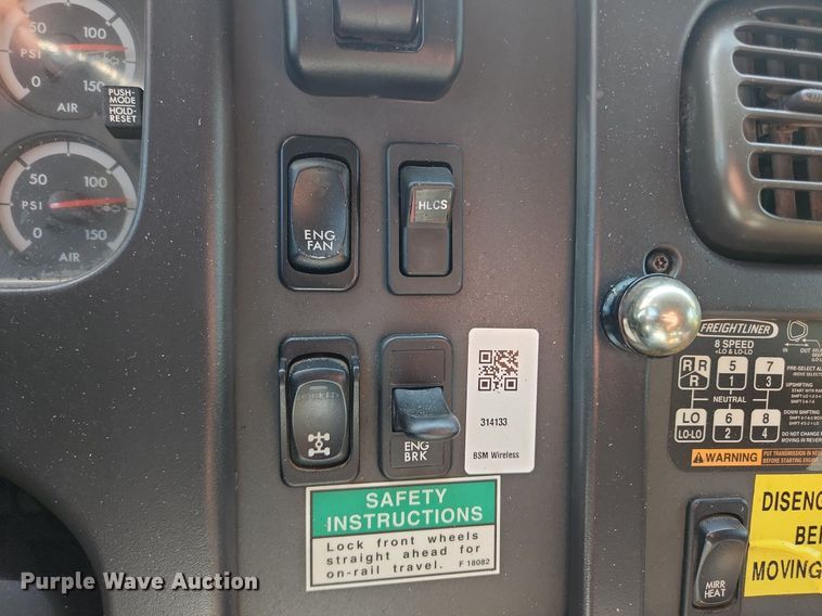 image for item OK9604 2007 Freightliner Business Class M2  crane truck