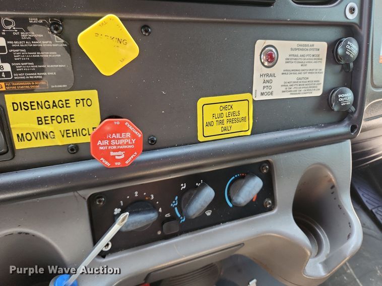 image for item OK9604 2007 Freightliner Business Class M2  crane truck