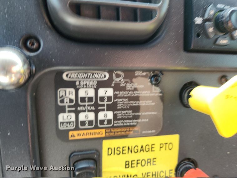 image for item OK9604 2007 Freightliner Business Class M2  crane truck