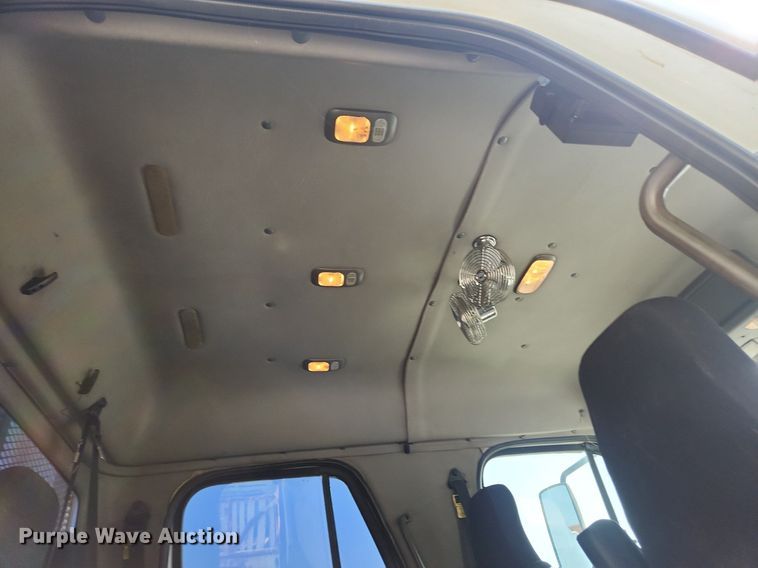 image for item OK9604 2007 Freightliner Business Class M2  crane truck