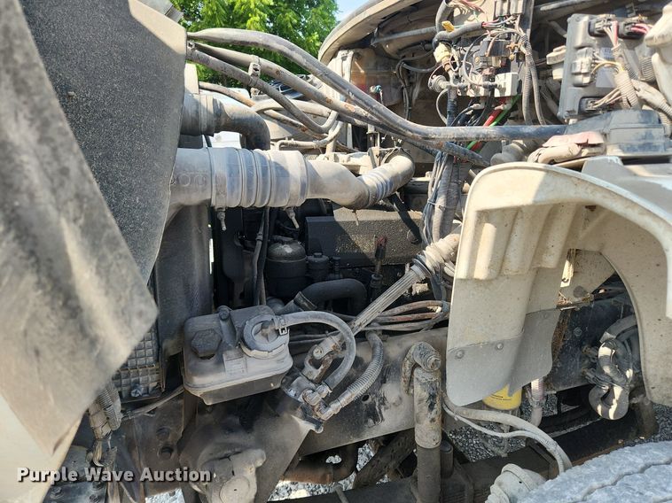 image for item OK9604 2007 Freightliner Business Class M2  crane truck