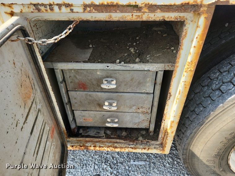 image for item OK9604 2007 Freightliner Business Class M2  crane truck