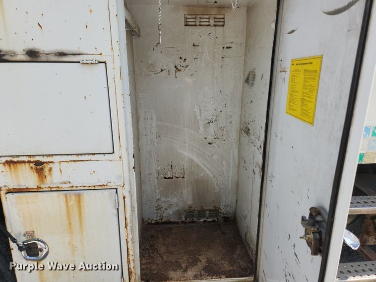 image for item OK9604 2007 Freightliner Business Class M2  crane truck