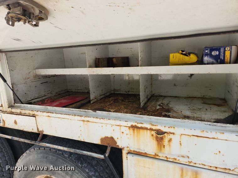 image for item OK9604 2007 Freightliner Business Class M2  crane truck