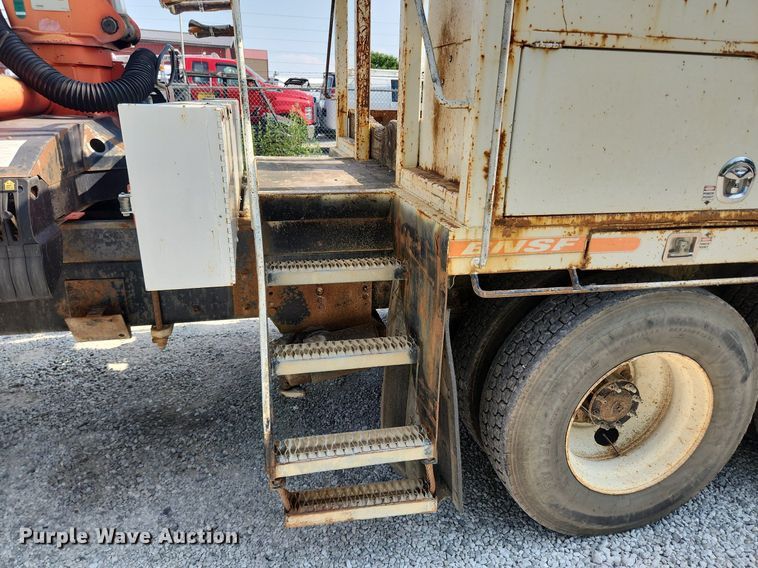 image for item OK9604 2007 Freightliner Business Class M2  crane truck