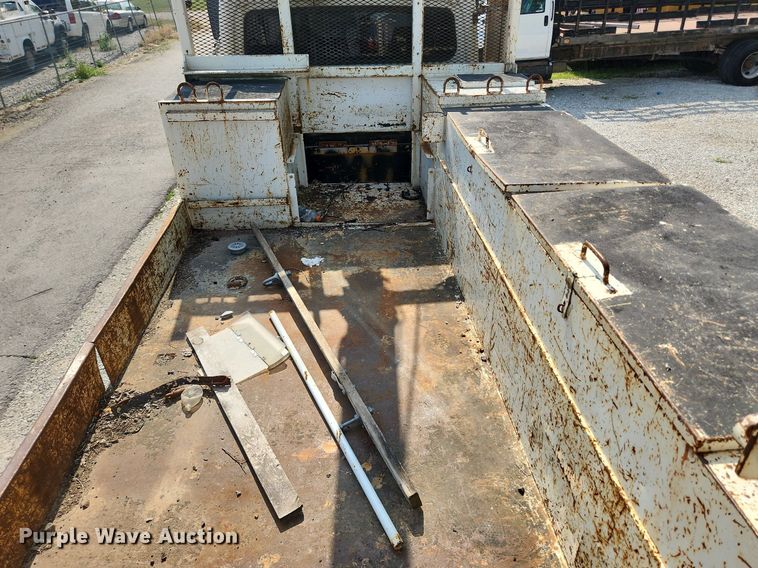 image for item OK9604 2007 Freightliner Business Class M2  crane truck