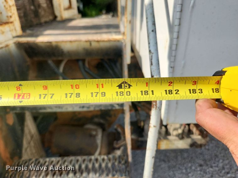 image for item OK9604 2007 Freightliner Business Class M2  crane truck