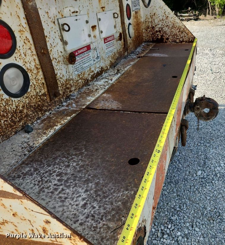 image for item OK9604 2007 Freightliner Business Class M2  crane truck