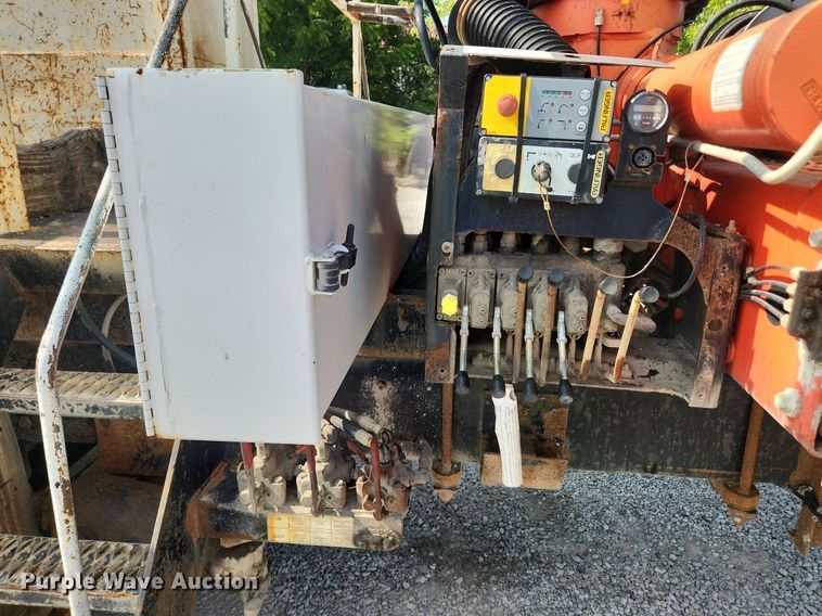 image for item OK9604 2007 Freightliner Business Class M2  crane truck