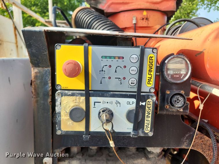 image for item OK9604 2007 Freightliner Business Class M2  crane truck