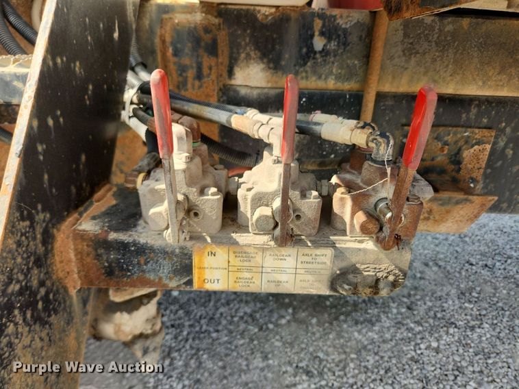 image for item OK9604 2007 Freightliner Business Class M2  crane truck