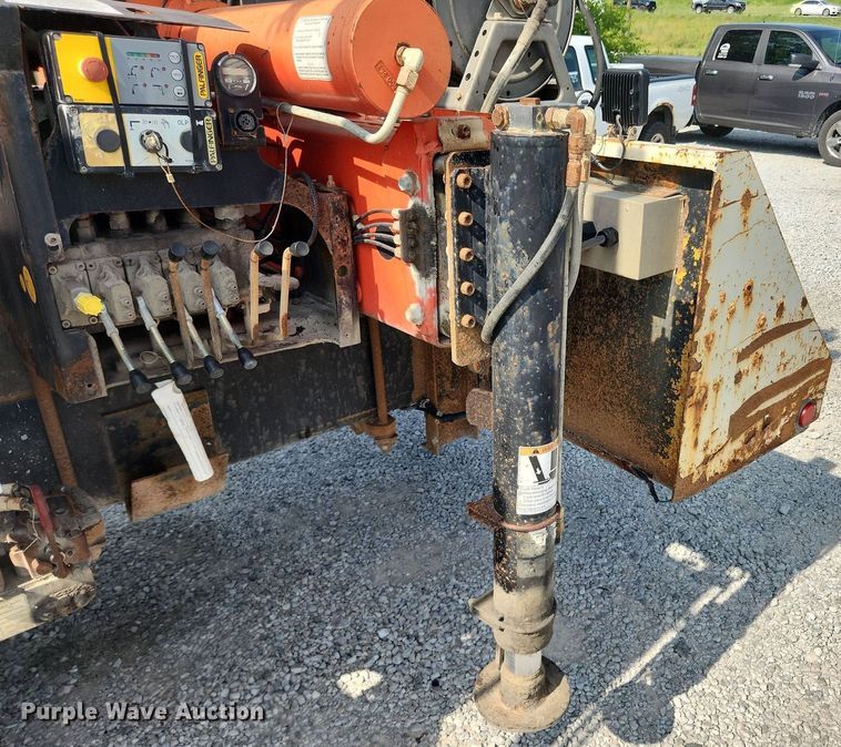 image for item OK9604 2007 Freightliner Business Class M2  crane truck