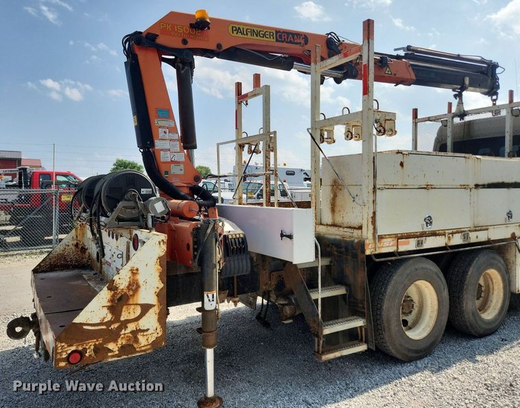 image for item OK9604 2007 Freightliner Business Class M2  crane truck