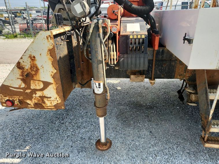 image for item OK9604 2007 Freightliner Business Class M2  crane truck