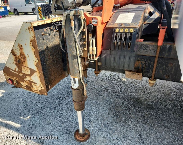 image for item OK9604 2007 Freightliner Business Class M2  crane truck