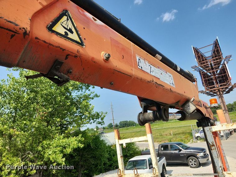 image for item OK9604 2007 Freightliner Business Class M2  crane truck