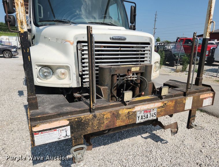 image for item OK9604 2007 Freightliner Business Class M2  crane truck