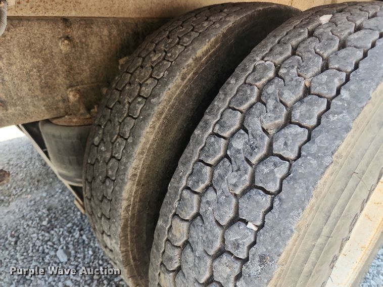 image for item OK9604 2007 Freightliner Business Class M2  crane truck