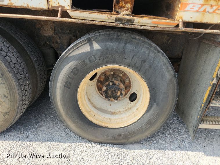 image for item OK9604 2007 Freightliner Business Class M2  crane truck