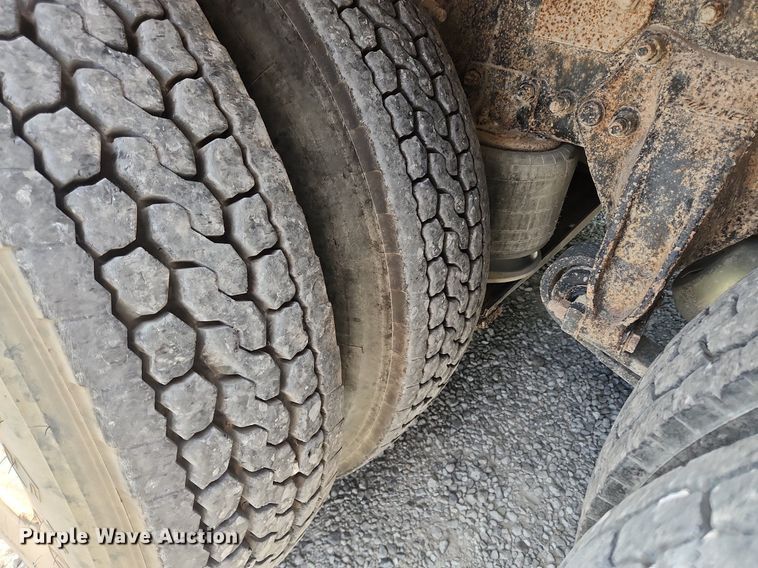 image for item OK9604 2007 Freightliner Business Class M2  crane truck