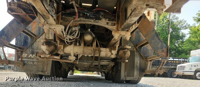 image for item OK9604 2007 Freightliner Business Class M2  crane truck