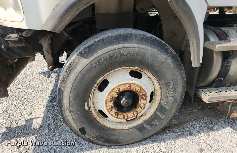 image for item OK9604 2007 Freightliner Business Class M2  crane truck