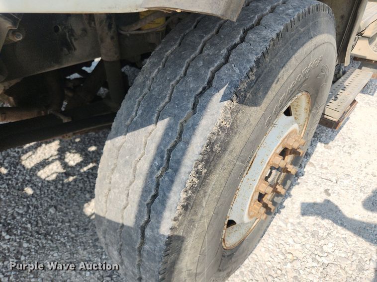 image for item OK9604 2007 Freightliner Business Class M2  crane truck