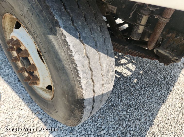 image for item OK9604 2007 Freightliner Business Class M2  crane truck