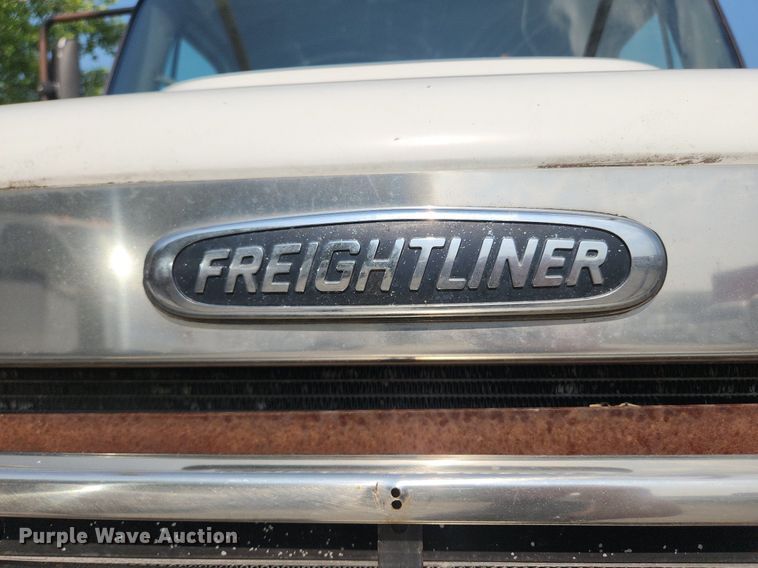 image for item OK9604 2007 Freightliner Business Class M2  crane truck