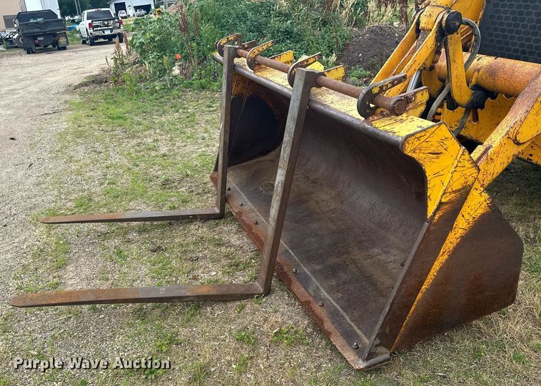 image for item ZA0320 1991 John Deere 310D  backhoe