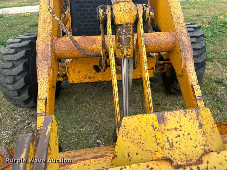 image for item ZA0320 1991 John Deere 310D  backhoe