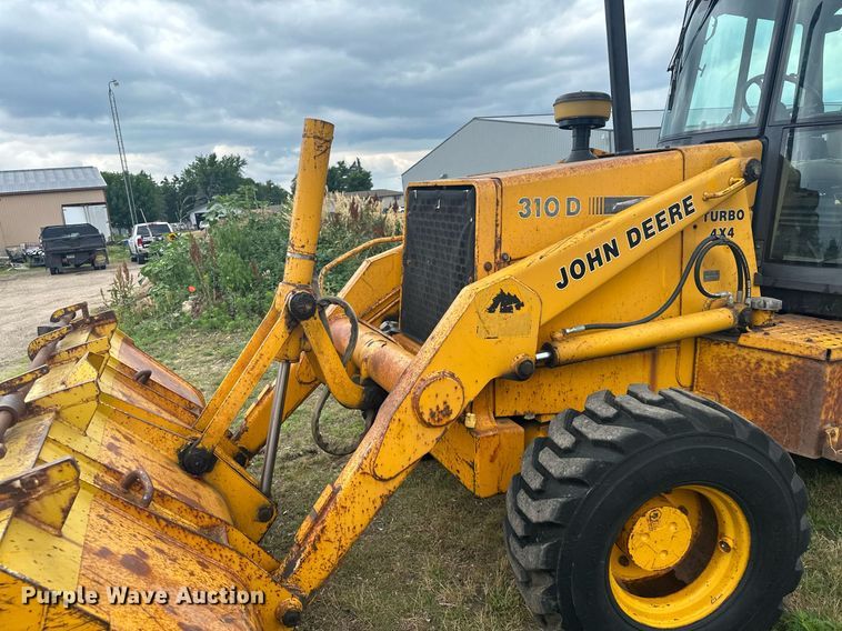 image for item ZA0320 1991 John Deere 310D  backhoe