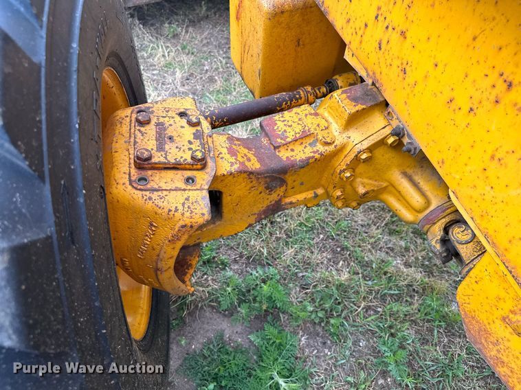 image for item ZA0320 1991 John Deere 310D  backhoe