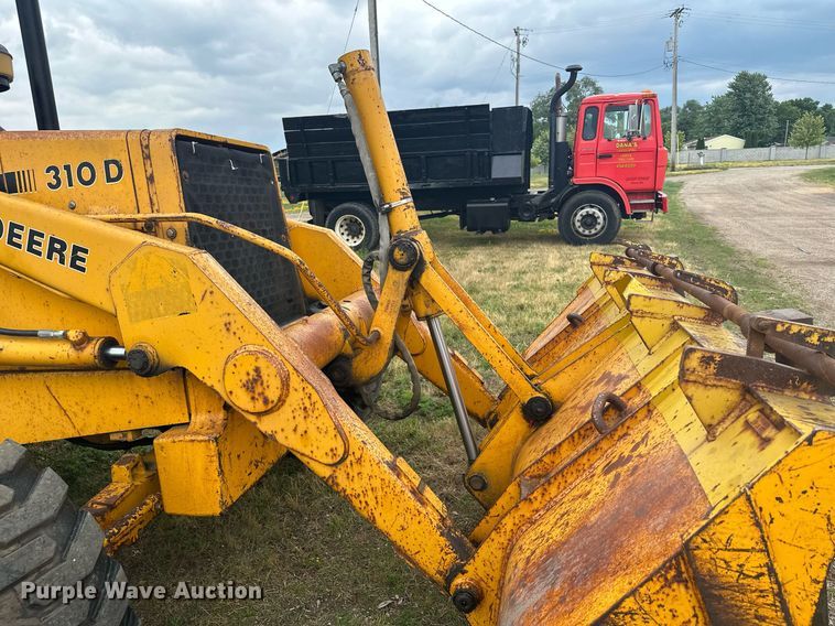 image for item ZA0320 1991 John Deere 310D  backhoe