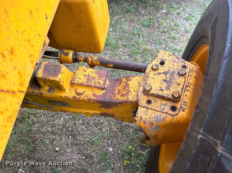 image for item ZA0320 1991 John Deere 310D  backhoe