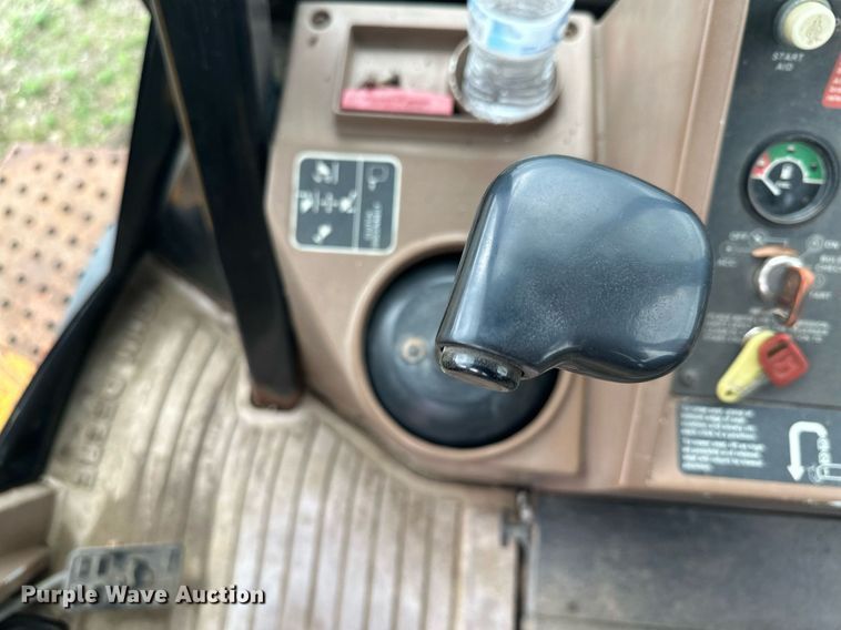 image for item ZA0320 1991 John Deere 310D  backhoe