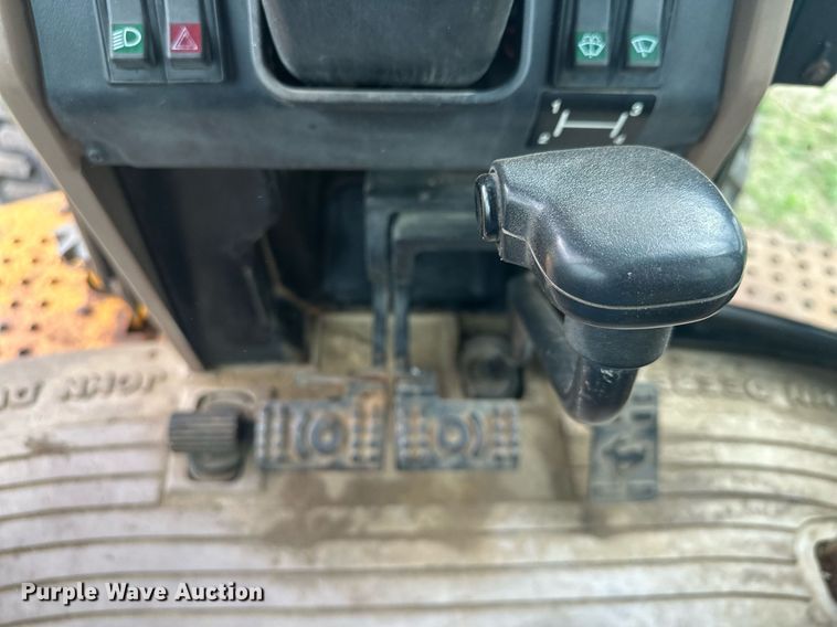 image for item ZA0320 1991 John Deere 310D  backhoe