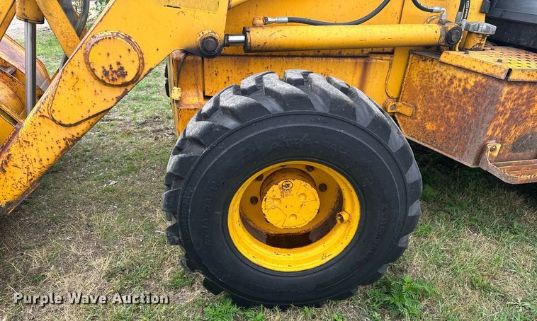 image for item ZA0320 1991 John Deere 310D  backhoe