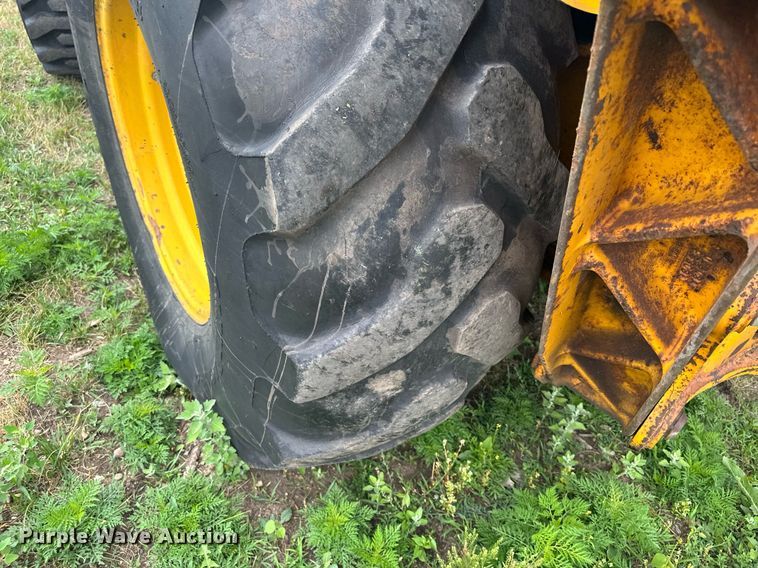 image for item ZA0320 1991 John Deere 310D  backhoe