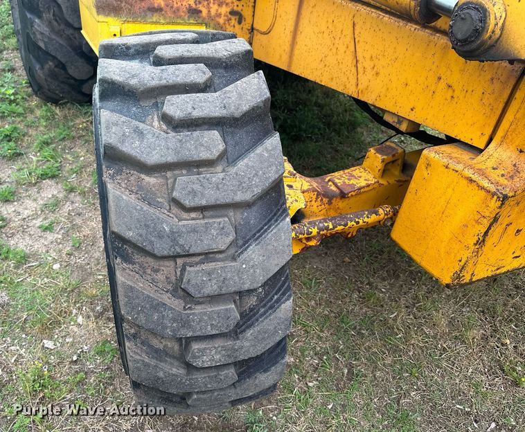 image for item ZA0320 1991 John Deere 310D  backhoe