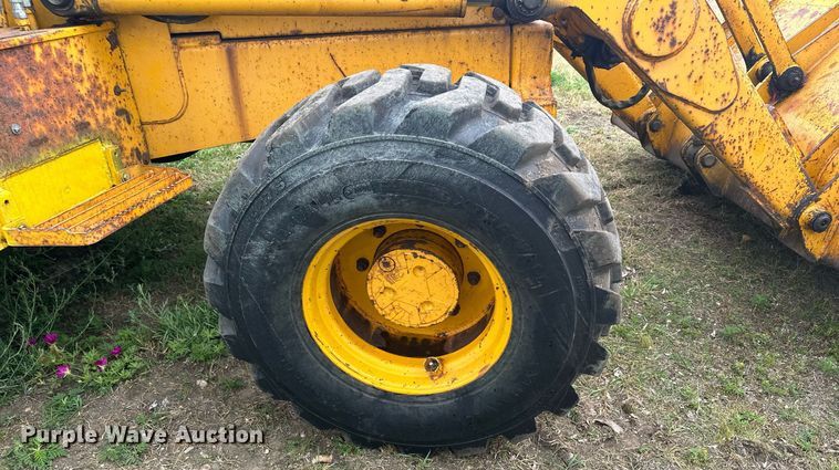 image for item ZA0320 1991 John Deere 310D  backhoe