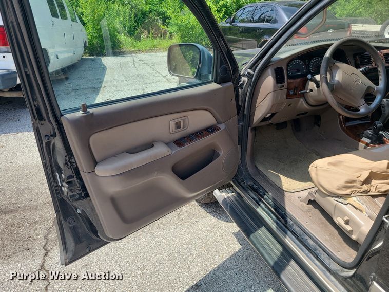 image for item BR9811 2000 Toyota 4Runner Limited  SUV