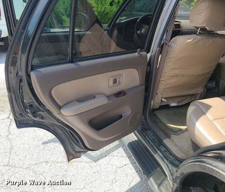 image for item BR9811 2000 Toyota 4Runner Limited  SUV