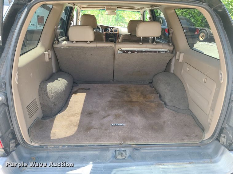 image for item BR9811 2000 Toyota 4Runner Limited  SUV